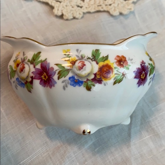 Gorgeous delicate creamer and sugar bone China set - Picture 3 of 7